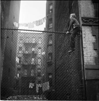 photographs-by-stanley-kubrick-look-magazine-life-in-new-york-40s-4.jpg