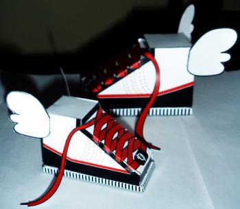 Blog_Paper_Toy_papertoys_Flying_Shoes_WTA_pic1.jpg