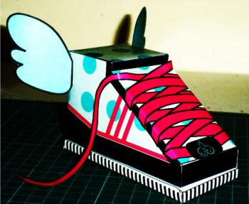 Blog_Paper_Toy_papertoys_Flying_Shoes_WTA_pic2.jpg