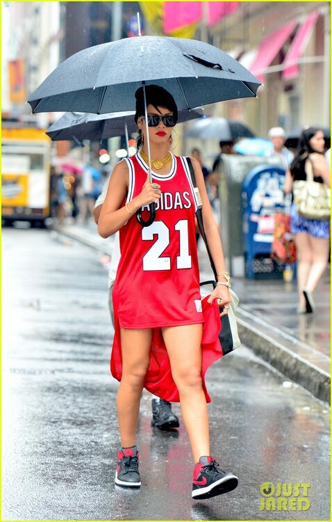 rihanna-wears-basketball-jersey-dress-in-rainy-nyc-14.jpg